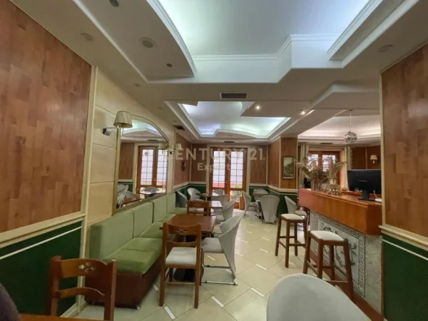 Tirane, jepet me qera lokal Kati 0, 108 m² 2.500 € (Rruga e Kavajes)
