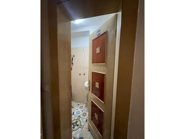 Tirane, jepet me qera lokal Kati 0, 108 m² 2.500 € (Rruga e Kavajes)