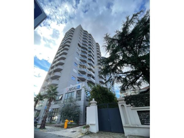 Tirane, jepet me qera Kati 3, 217 m² 3.000 € (Bllok)