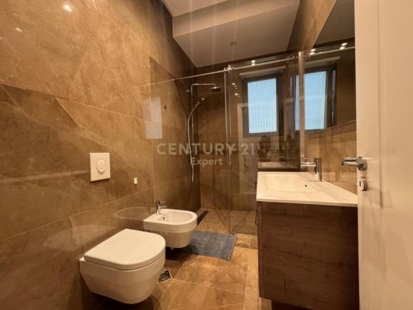 Tirane, shitet Vile 4+1+Aneks+Ballkon Kati 3, 762 m² 2.300.000 € (TEG)