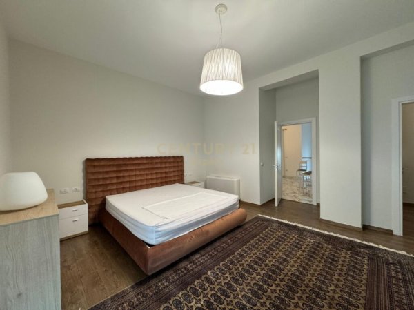 Tirane, shitet Vile 4+1+Aneks+Ballkon Kati 3, 762 m² 2.300.000 € (TEG)