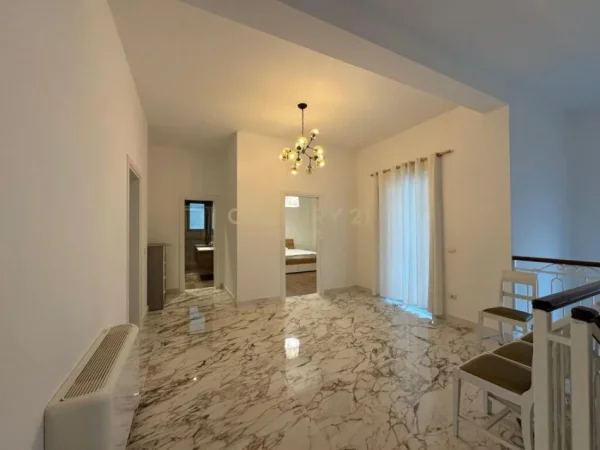 Tirane, shitet Vile 4+1+Aneks+Ballkon Kati 3, 762 m² 2.300.000 € (TEG)