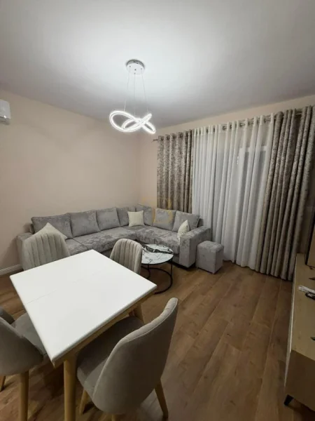 Tirane, jepet me qera apartament 1+1 Kati 8, 65 m² 700 € 