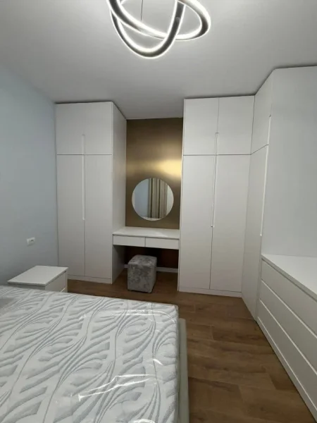 Tirane, jepet me qera apartament 1+1 Kati 8, 65 m² 700 € 
