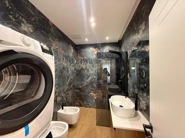 Shqiperi, jepet me qera apartament 2+1 Kati 4, 101 m² 1.500 € (Qender)