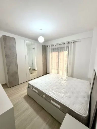 Tirane, jepet me qera apartament 2+1+Aneks+Ballkon Kati 2, 105 m² 630 € (ish fusha e aviacionit)