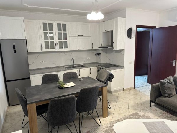 Tirane, jepet me qera apartament 2+1 Kati 3, 100 m² 520 € (Astir)