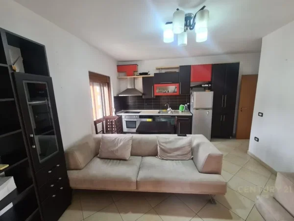 Tirane, jepet me qera apartament 2+1+Aneks+Ballkon Kati 4, 70 m² 700 € 