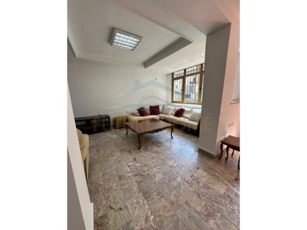 Tirane, jepet me qera Vile 2+1 Kati 0, 197 m² 1.500 € (Sauk)