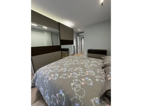 Tirane, jepet me qera apartament 2+1 Kati 2, 77 m² 900 € (SHKOLLA E KUQE)