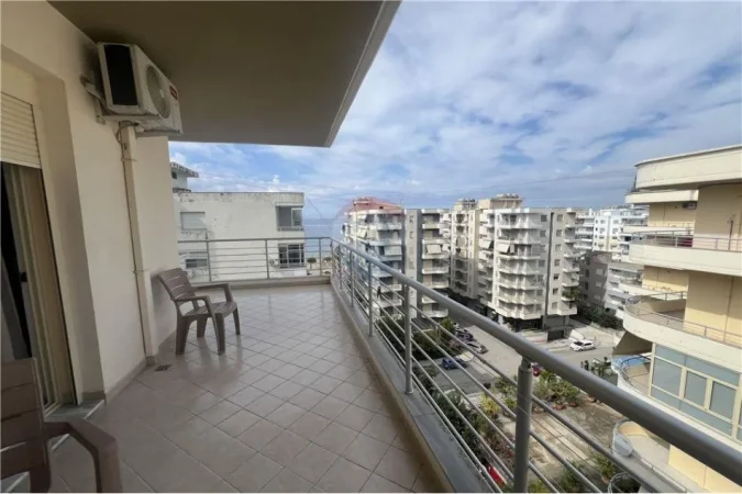 Vlore - Lungomare, jepet me qera apartament 2+1+Ballkon Kati 8, 102 m² 550 € (Rruga Rushit Gorishova, pranë Market Xhihanka)