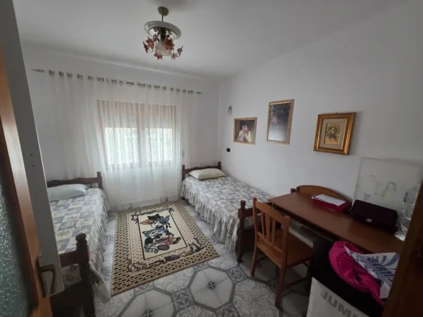 Durres, shitet apartament 2+1+Ballkon Kati 2, 85 m² 115.000 € (Shkolla kushtrimi lirise)
