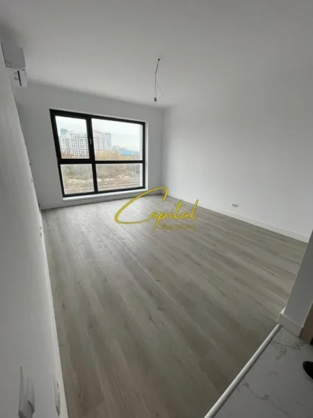 Tirane, jepet me qera zyre Kati 3, 135 m² 1.500 € (QENDER)