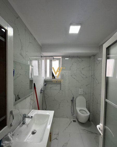 Tirane, jepet me qera apartament 2+1+Ballkon Kati 4, 94 m² 600 € (DON BOSKO)