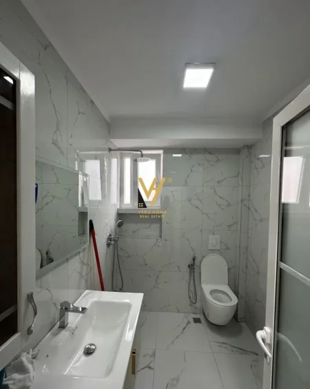 Tirane, jepet me qera apartament 2+1+Ballkon Kati 4, 94 m² 600 € (DON BOSKO)