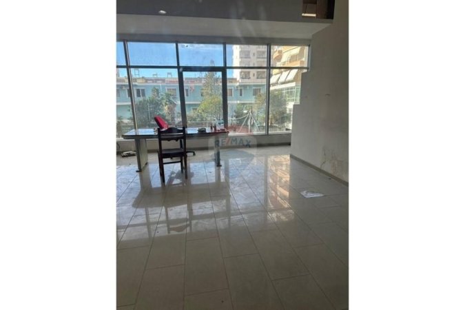 Vlore, shitet ambjent biznesi Kati 2, 33 m² 45.000 € (Sheshi Isa Boletini, Vlorë)