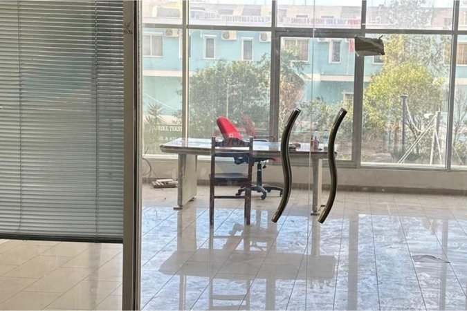 Vlore, shitet ambjent biznesi Kati 2, 33 m² 45.000 € (Sheshi Isa Boletini, Vlorë)