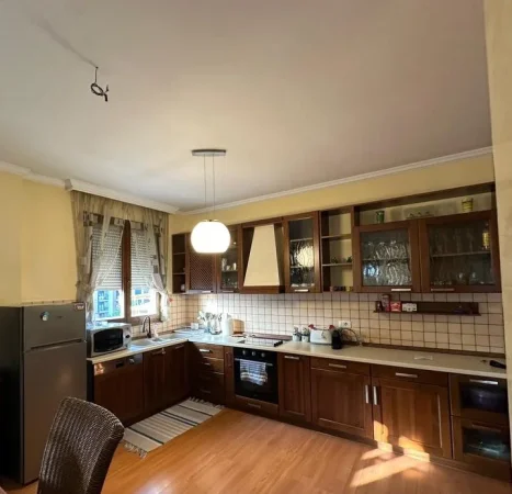 Tirane, jepet me qera apartament 3+1+Aneks+Ballkon Kati 4, 180 m² 800 € 