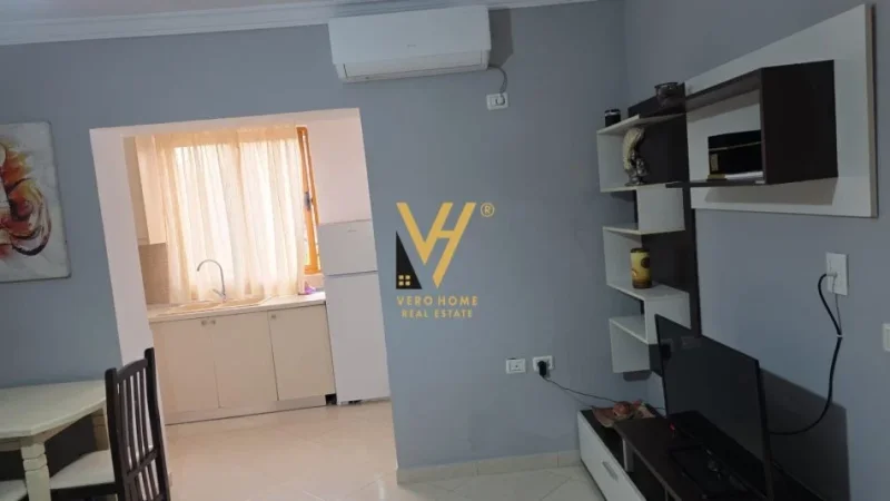 Tirane, jepet me qera apartament 1+1+Ballkon Kati 1, 65 m² 450 € (XHAMLLIKU)