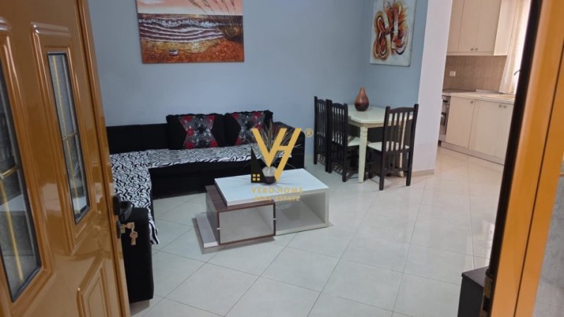 Tirane, jepet me qera apartament 1+1+Ballkon Kati 1, 65 m² 450 € (XHAMLLIKU)