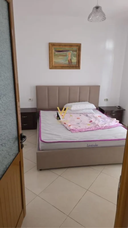 Tirane, jepet me qera apartament 1+1+Ballkon Kati 1, 65 m² 450 € (XHAMLLIKU)