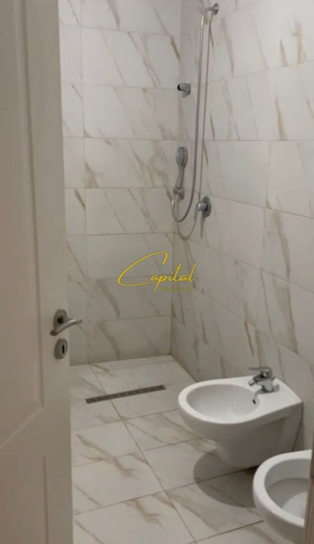 Tirane, jepet me qera zyre Kati 2, 130 m² 500 € (5 MAJI)