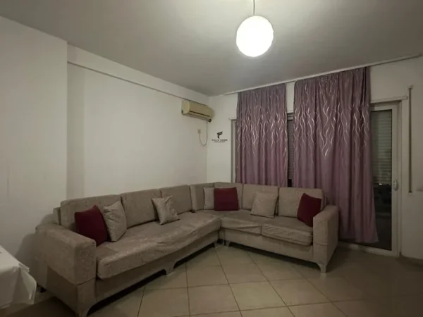 Tirane, jepet me qera apartament 1+1 Kati 5, 65 m² 450 € (5 MAJI)