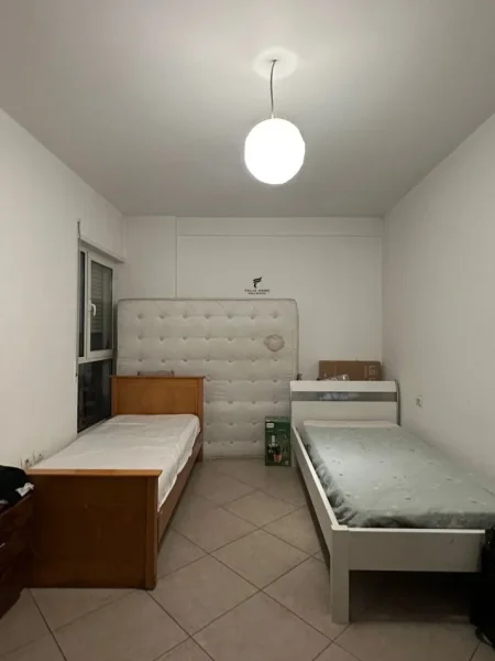 Tirane, jepet me qera apartament 1+1 Kati 5, 65 m² 450 € (5 MAJI)