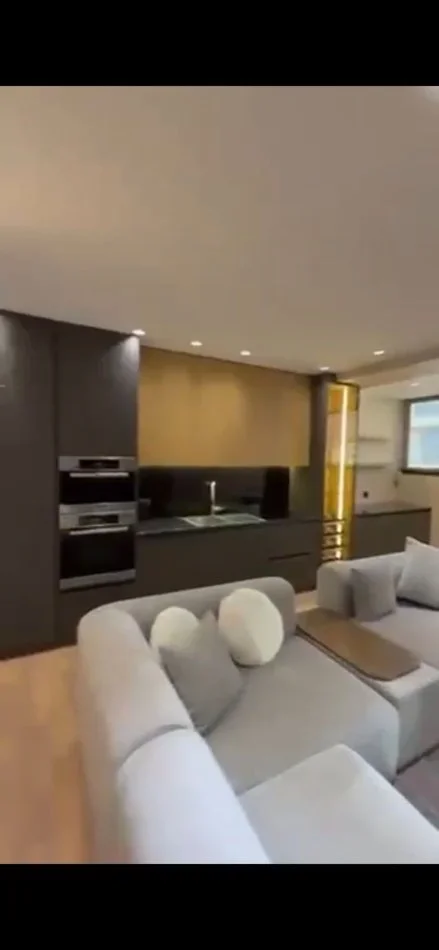 Tirane, jepet me qera apartament 2+1+Ballkon Kati 8, 90 m² 1.500 € (RRUGA E DURRESIT)