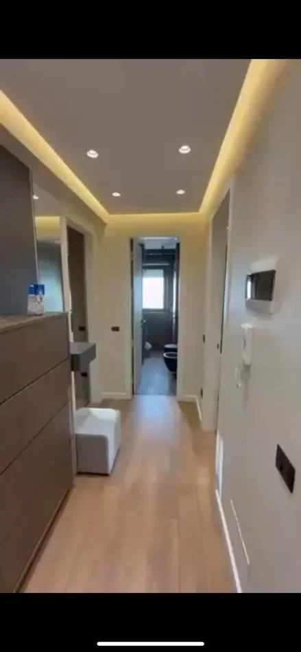 Tirane, jepet me qera apartament 2+1+Ballkon Kati 8, 90 m² 1.500 € (RRUGA E DURRESIT)