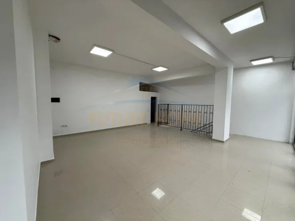 Qera, Ambient Biznesi, Rruga Besim Alla 2,200 €, UNA63140