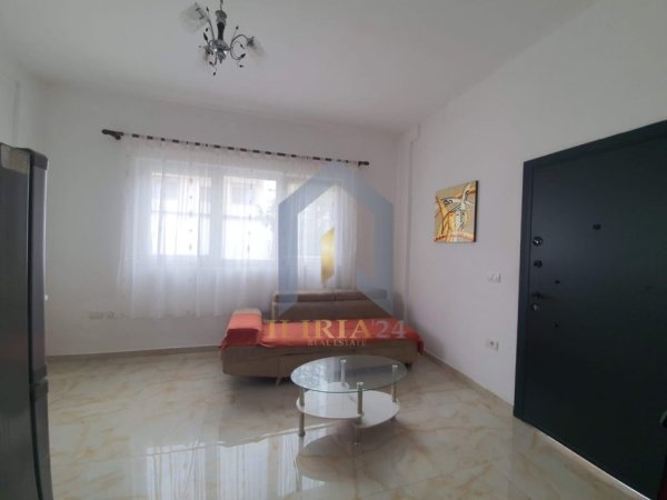 Tirane, shitet apartament 1+1+Ballkon Kati 1, (Apartament 1+1 me qira ne "Laprake")