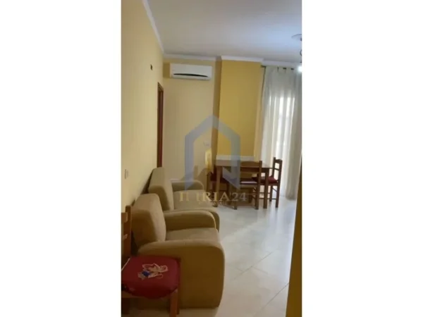 Tirane, jepet me qera apartament 1+1 Kati 1, 65 m² 350 € (Rruga Pallatet e Verdha)