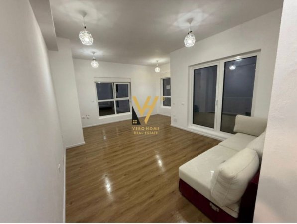 Tirane, jepet me qera zyre Kati 0, 50 m² 400 € (ALI DEMI)
