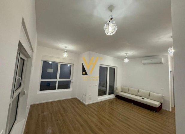 Tirane, jepet me qera zyre Kati 0, 50 m² 400 € (ALI DEMI)