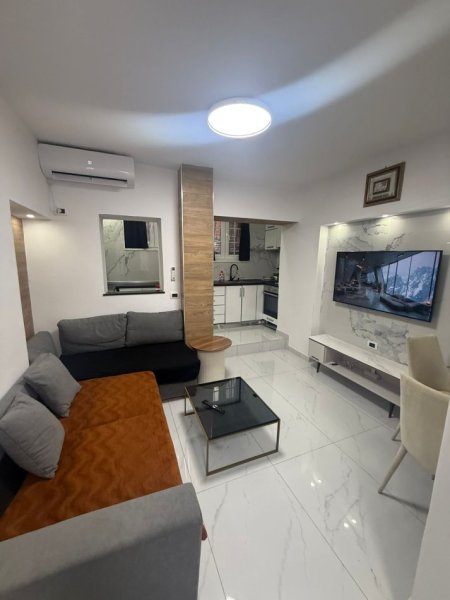 Tirane, jepet me qera apartament 1+1 Kati 1, 60 m² 600 € (Rruga Barrikadave)