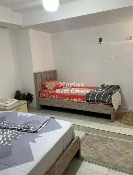 Shqiperi, jepet me qera apartament 1+1 Kati 1, 70 m² 420 € (Pazari i Ri)