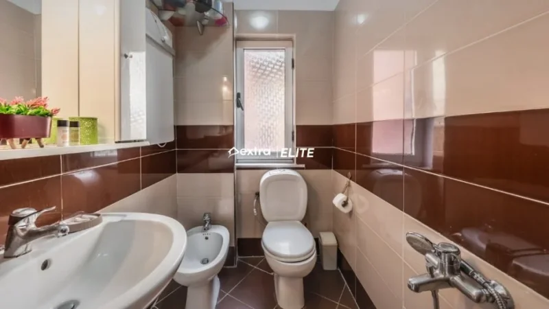 Tirane, jepet me qera apartament 2+1 Kati 2, 94 m² 700 € (Pallatet Agimi Bllok)
