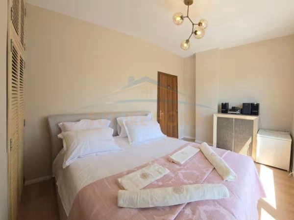 Tirane, jepet me qera apartament+verande | Penthouse 2+1 Kati 10, 145 m² 1.200 €