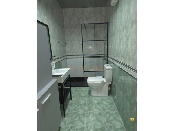 Tirane, jepet me qera apartament+verande | Penthouse 2+1 Kati 10, 145 m² 1.200 €