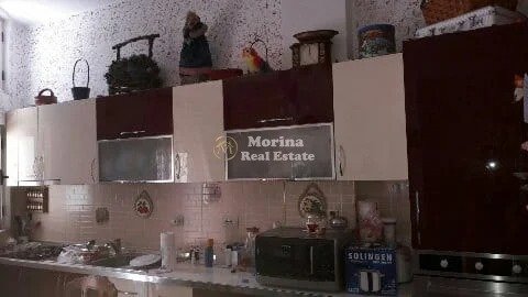 Tirane, jepet me qera shtepi 2+1 Kati 4, 80 m² 400 € (Rruga 5 Maji)