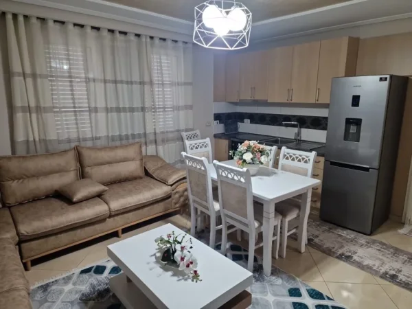 Jepet me Qera Apartament 2+1 i mobiluar tek Zogu i Zi,  600 €URO