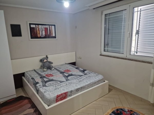 Jepet me Qera Apartament 2+1 i mobiluar tek Zogu i Zi,  600 €URO