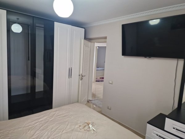 Jepet me Qera Apartament 2+1 i mobiluar tek Zogu i Zi,  600 €URO