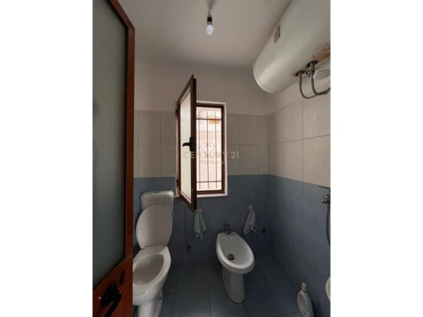 Shqiperi, shitet shtepi 1+1 Kati 1, 96 m² 80.000 € (treshi)