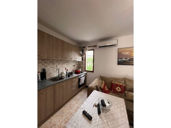 Shqiperi, shitet shtepi 1+1 Kati 1, 96 m² 80.000 € (treshi)