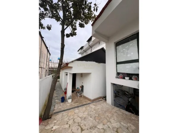 Shqiperi, shitet shtepi 1+1 Kati 1, 96 m² 80.000 € (treshi)