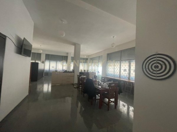 Durres, jepet me qera hotel Kati 9, 3.000 m² 12.000 € (Durres)