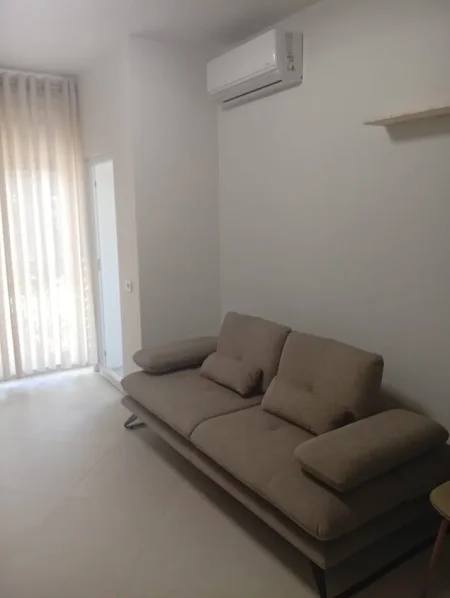 Jepet me Qera Apartament 1+1 ne 5 Maj,pas Concordit, 400 €URO