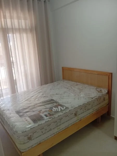 Jepet me Qera Apartament 1+1 ne 5 Maj,pas Concordit, 400 €URO